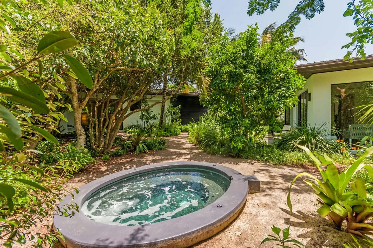The garden jacuzzi