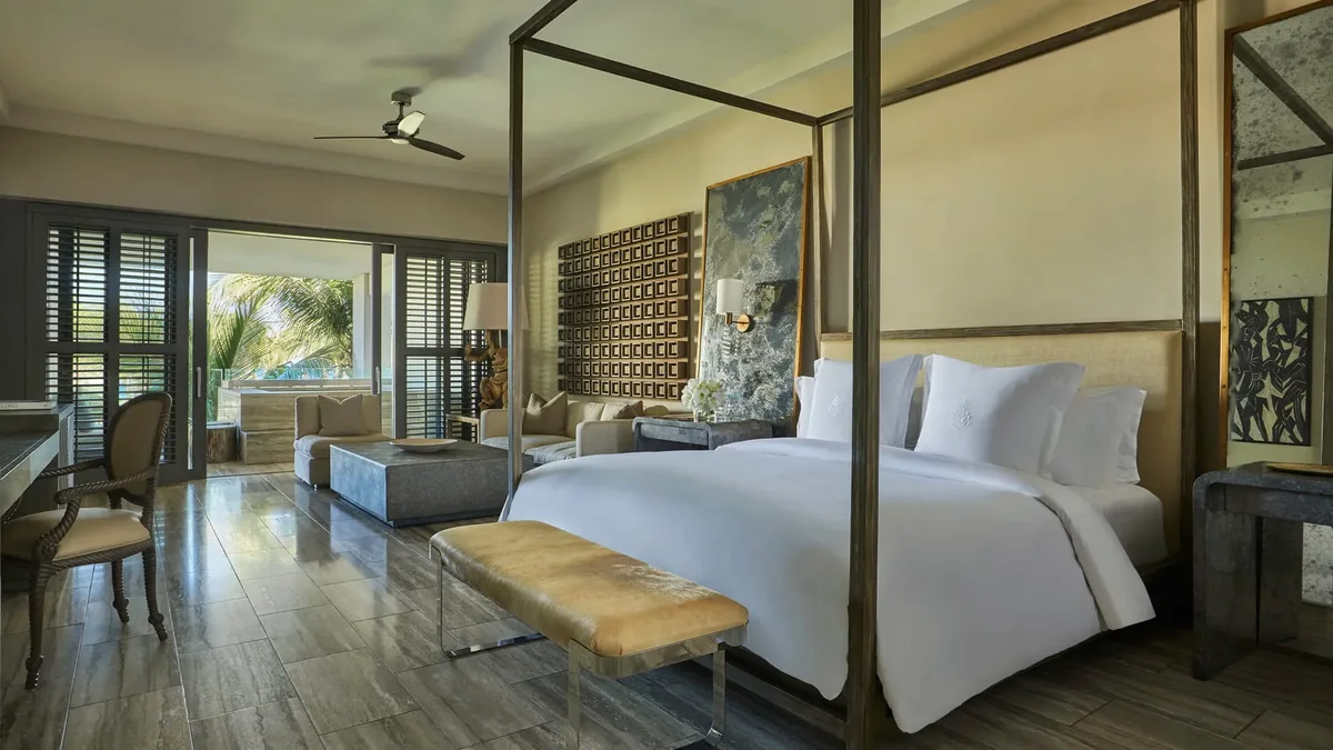 A four-poster bedroom