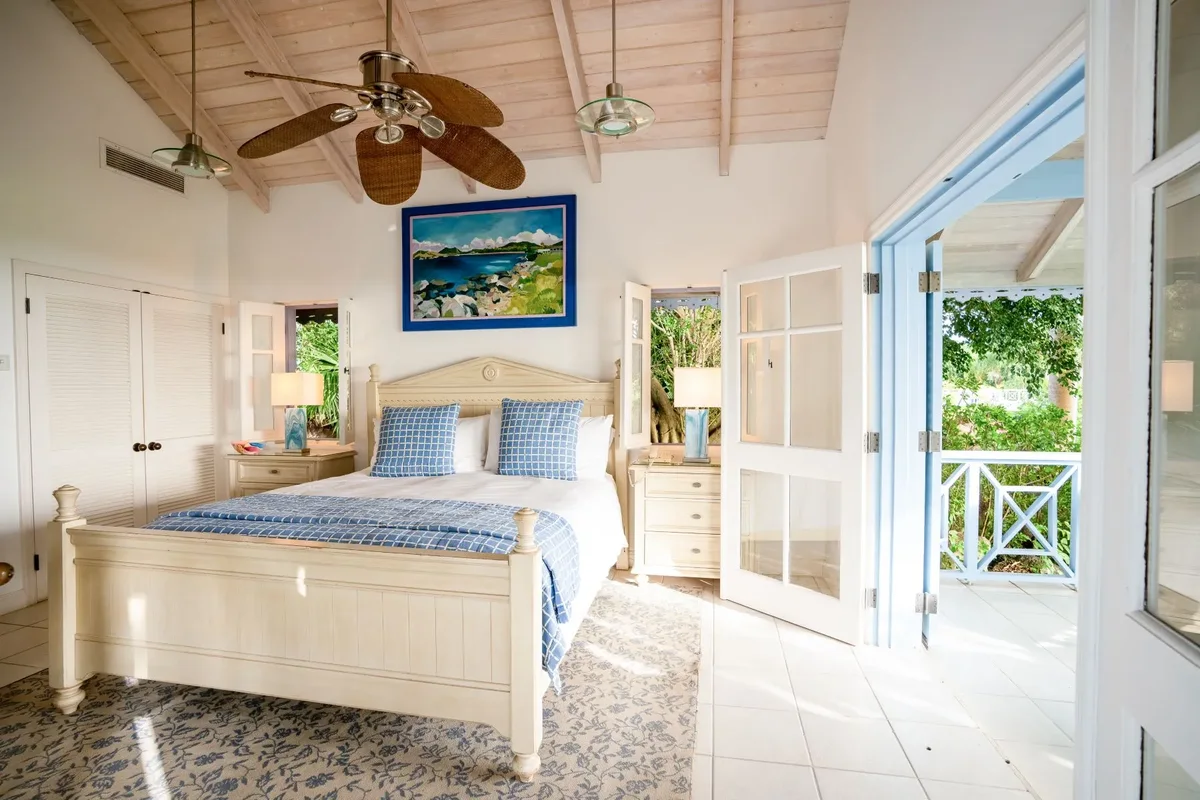 A bedroom opening onto the garden