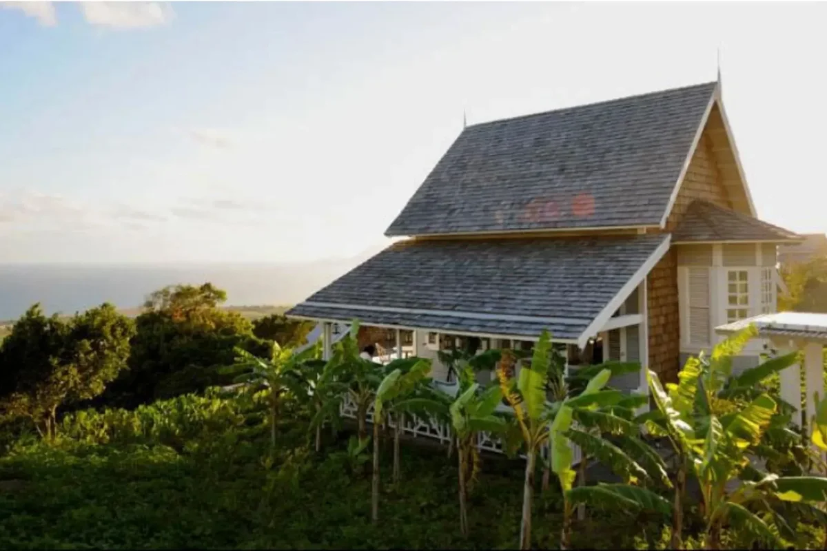 Eco-Friendly Hillside Cottage with Views, St. Kitts