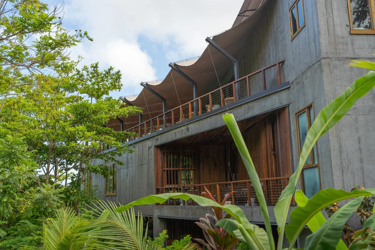 The villa exterior in timber and concrete